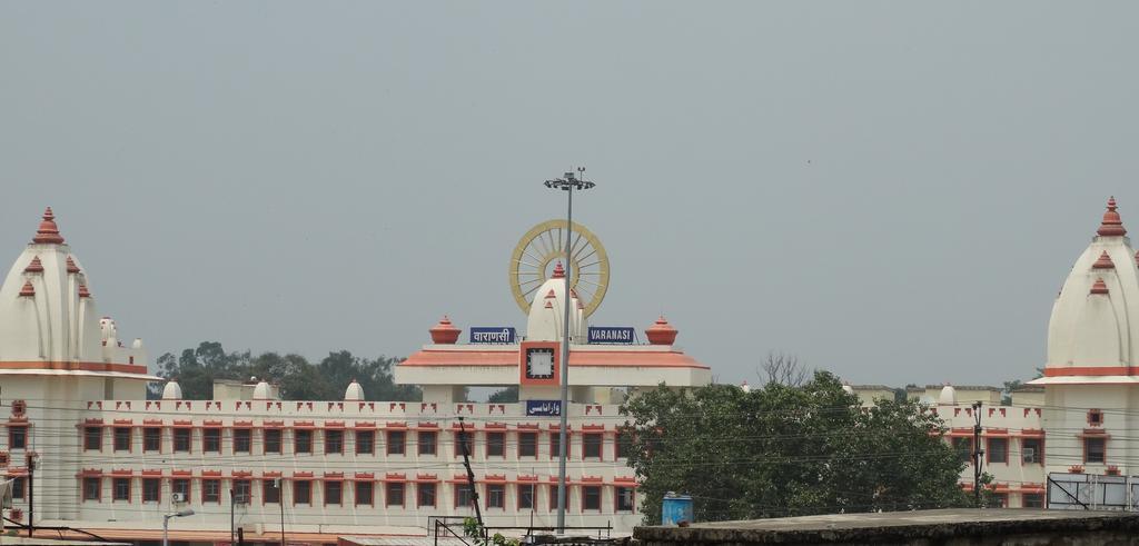 Goldy Guest House Varanasi Exterior photo