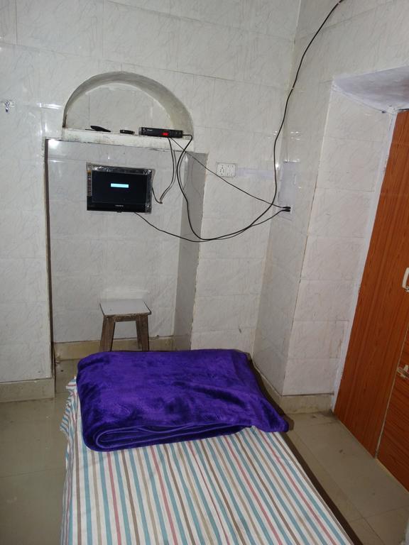 Goldy Guest House Varanasi Exterior photo